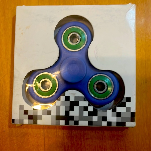 Fox a little dinged up spinner works perfectly - Picture 1 of 2